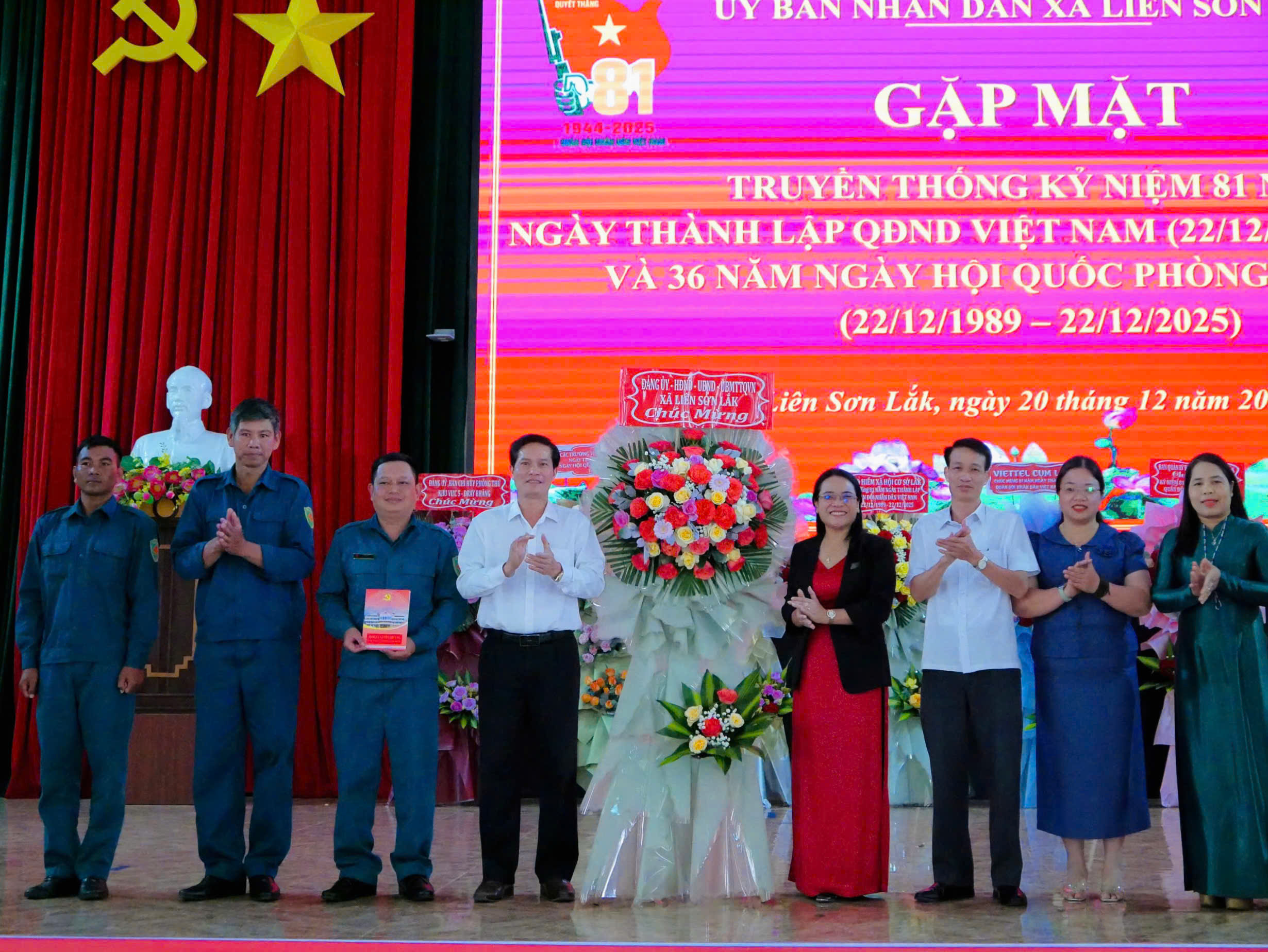 Gặp mặt kỷ niệm 81 năm ngày thành lập Quân đội Nhân dân Việt Nam 36 năm ngày hội Quốc phòng toàn dân